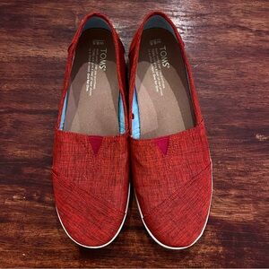 TOMS Women's Red Heathered Slip-On Canvas Shoes size 8.5 W white sole